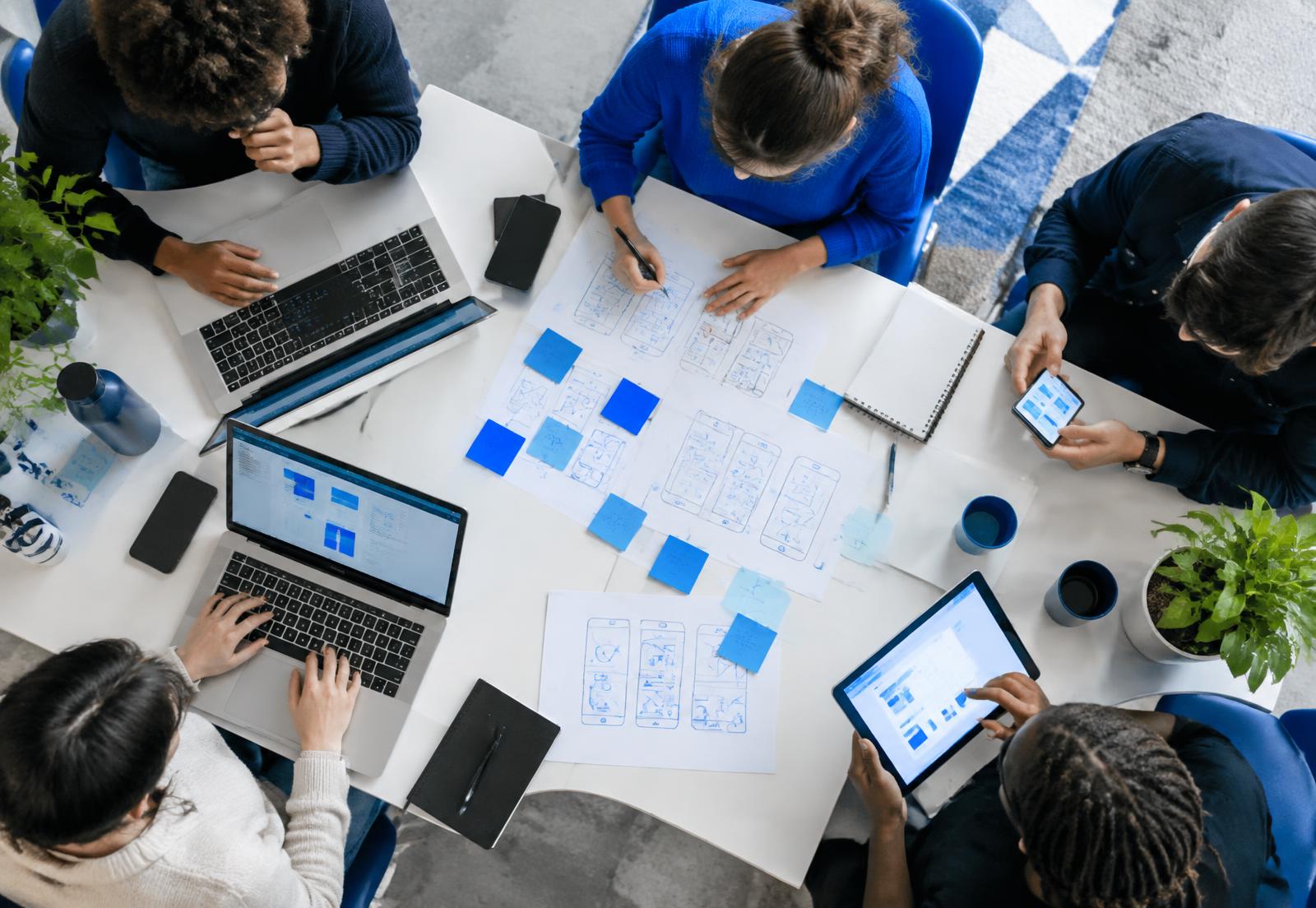 HatoHub team collaborating